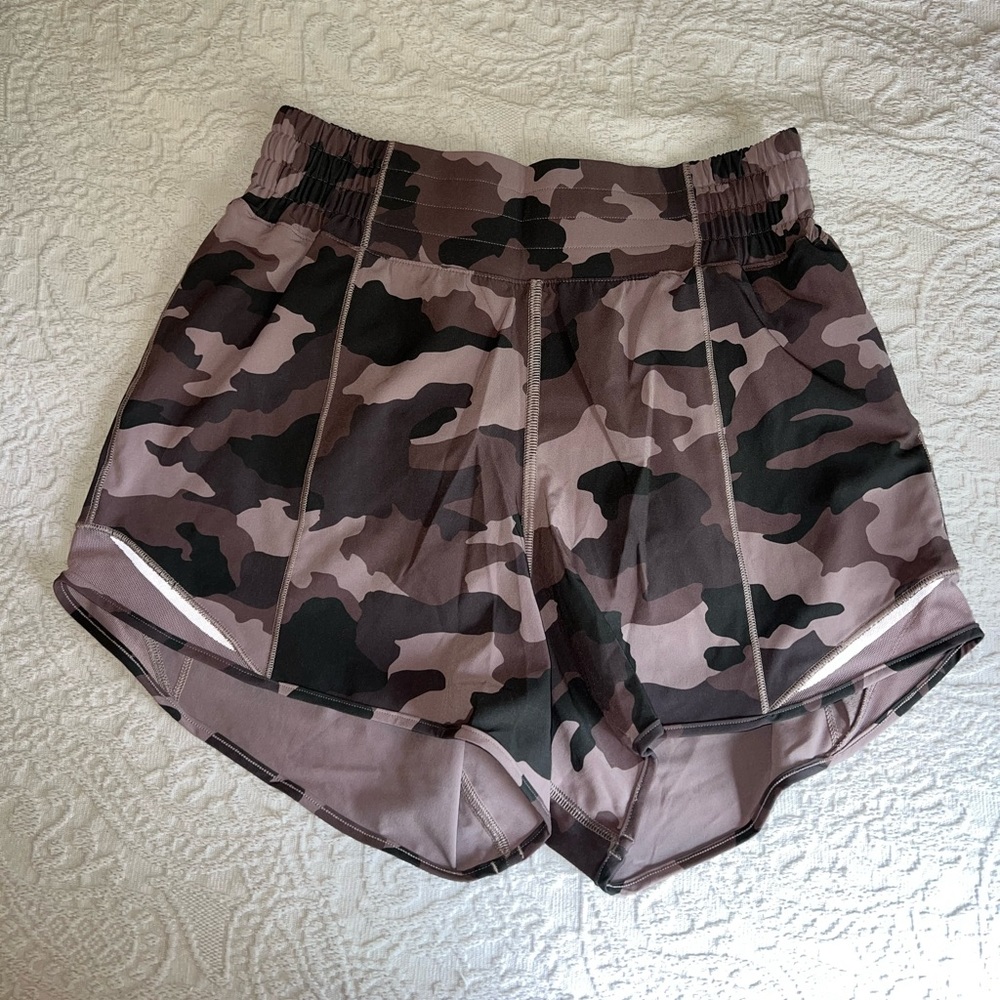 Lululemon Hotty Hot High-Rise Lined Short 4"